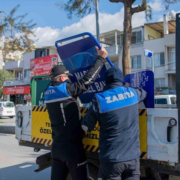 Kuşadası Belediyesi Zabıta Müdürlüğü ekipleri kentte denetim yapıyor.-1