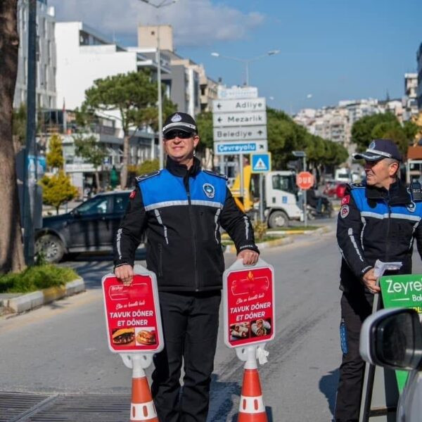 Kuşadası esnafları Kuşadası Belediyesi Zabıta Müdürlüğü'ne teşekkür ediyor.-3