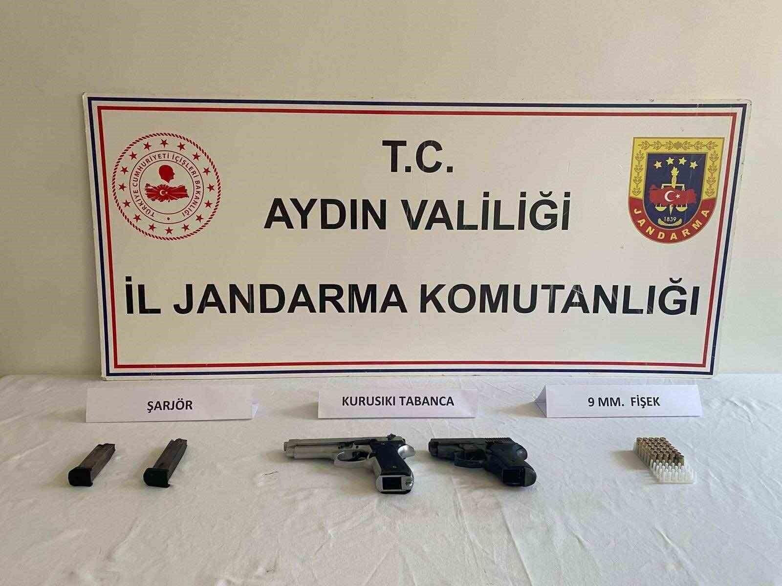 Kuşadası’nda Motosikletli Şüpheliler Jandarma Tarafından Yakalandı