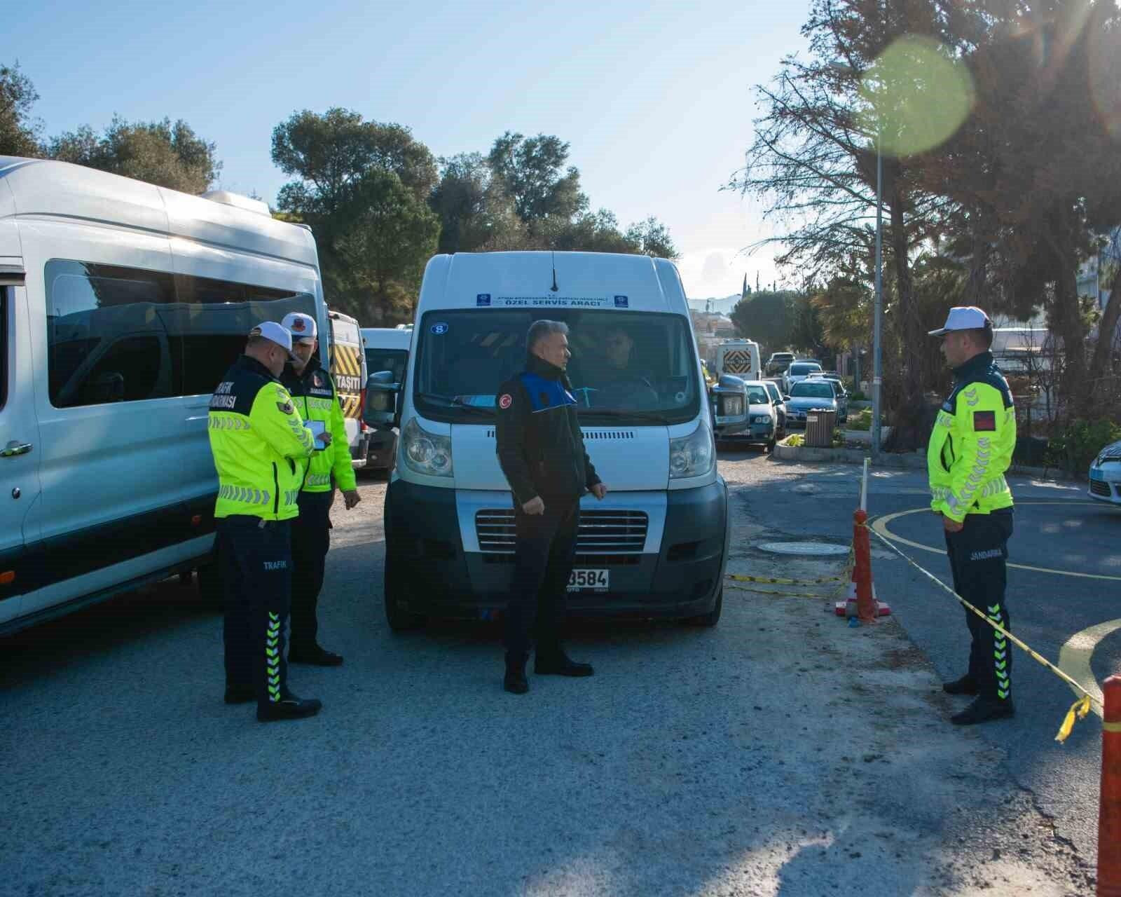 Kuşadası’nda Okul Servislerine Denetim