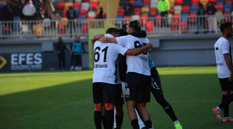 Kuşadasıspor, Bornova 1877'yi 4-0'lık Net Skorla Mağlup Etti 1