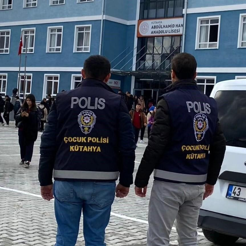 Kütahya Çocuk Polisi, Okul Çevrelerinde Güvenlik Denetimi Gerçekleştirdi