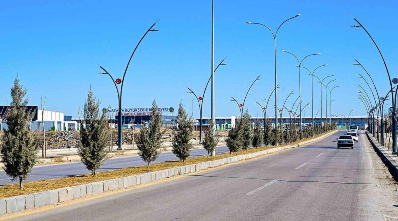 Malatya Büyükşehir Belediyesi, Kuzey Kuşak Yolunda 2 Bin 296 Ağaç ve Çalı Dikti 1