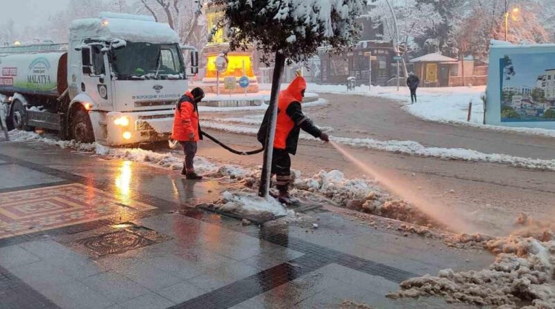 Malatya'da Karla Mücadele Çalışmaları Aralıksız Devam Ediyor 1