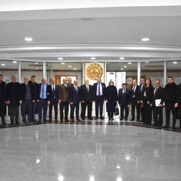 Malatya Ticaret ve Sanayi Odası Başkanı Oğuzhan Ata Sadıkoğlu, Gelir İdaresi yetkilileriyle bir araya geliyor