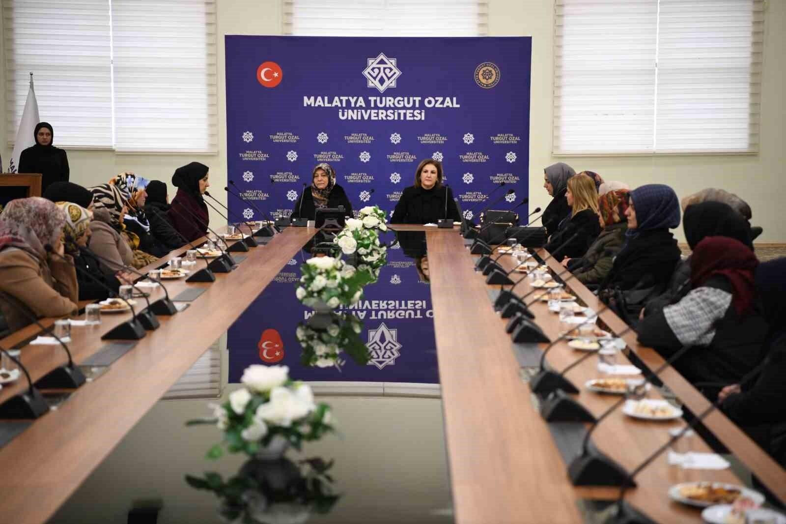 Malatya Turgut Özal Üniversitesi, Depremzede Kadınlara Yönelik Etkinlik Düzenledi