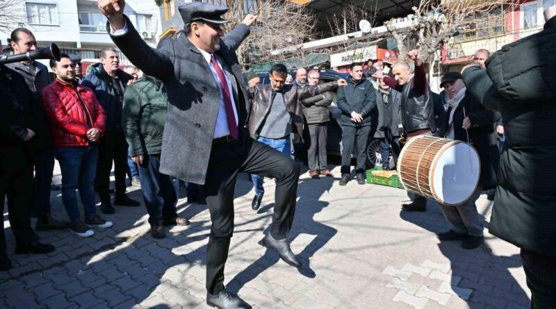 Manisa Büyükşehir Belediye Başkanı Ferdi Zeyrek, Akhisar'ın Selçikli Mahallesi'ndeki 50 Yıllık Su Sorununun Çözümüyle Mahalleye Ziyaret 1