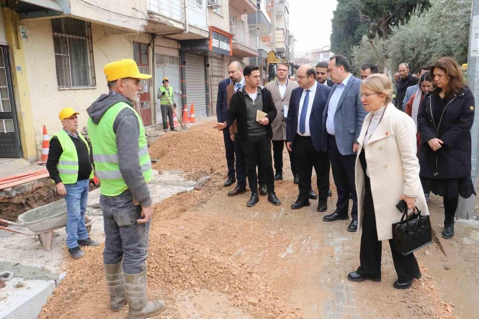 Manisa Büyükşehir Belediyesi, Akhisar’da Alt Yapı Seferberliğiyle Çalışmalarını Sürdürüyor