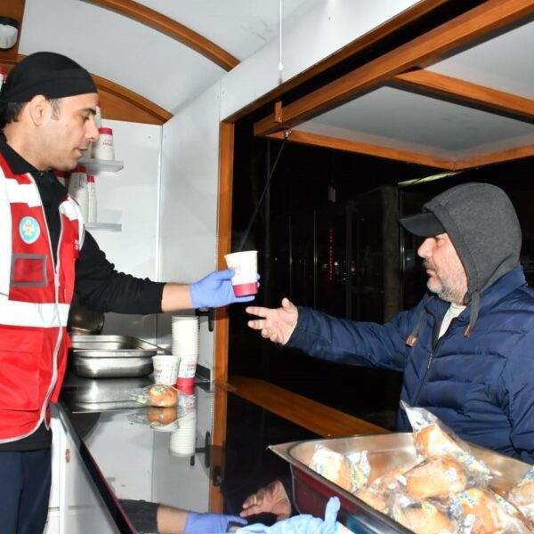 Manisa Büyükşehir Belediyesi'nin 'Günaydın Çorbası' ikramı-1