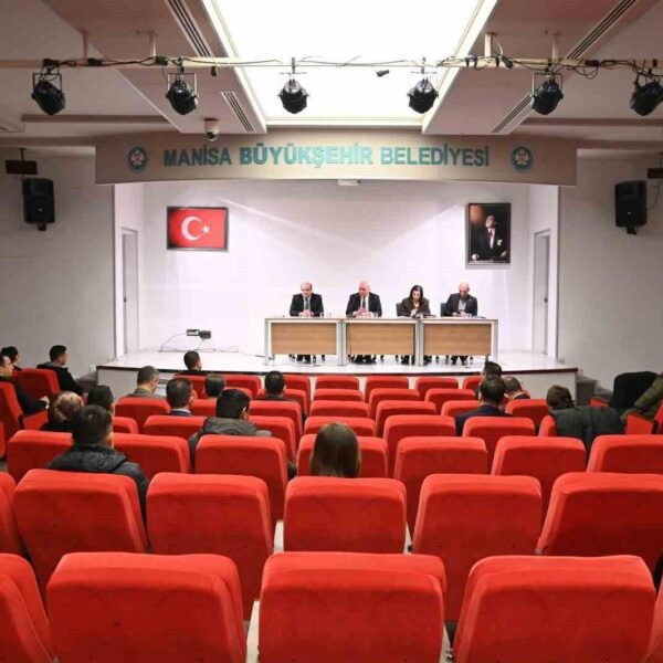 MASKİ Genel Müdürü Talat Postacı başkanlığındaki toplantıda, genel müdür yardımcıları ve daire başkanları ile ilçe şefleri.-1