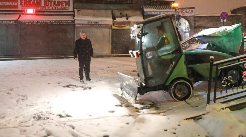 Melikgazi Belediyesi, Kayseri'de Yoğun Kar Yağışına Karşı 24 Saat Çalışıyor 1