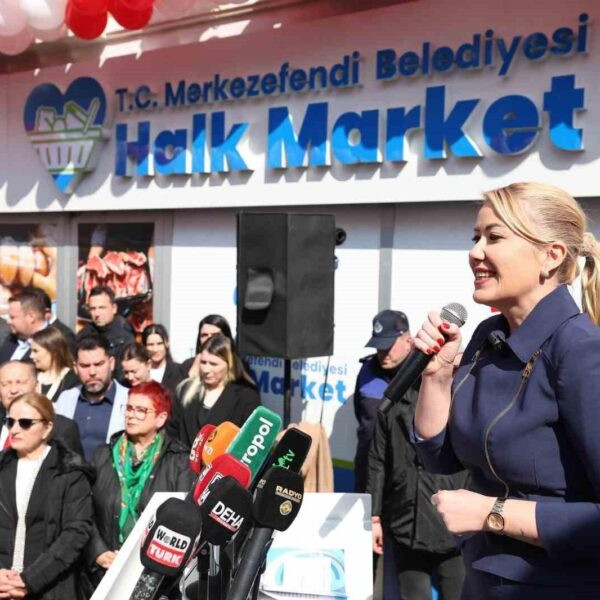 Merkezefendi Belediye Başkanı Şeniz Doğan Halk Market'i açıyor.-5