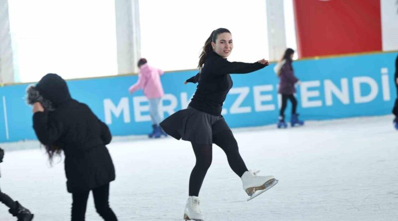 Merkezefendi Belediyesi'nin Buz Pateni Pisti Aileleri ve Çocukları Yoğun İlgiyle Karşıladı 1