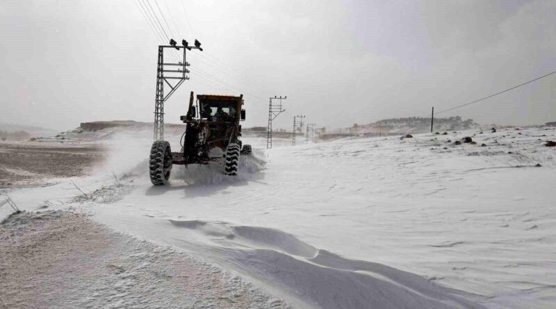 Mersin'de Yağışa Karşı Karla Mücadele Çalışmaları Devam Ediyor 1