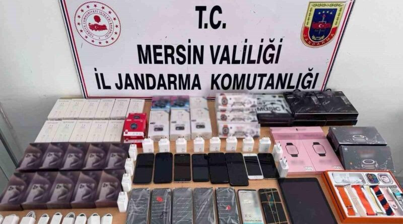 Mersin Silifke'de Cep Telefonu Kaçakçılığı Yapıldığı Belirlenen Şüpheli Yakalandı 1