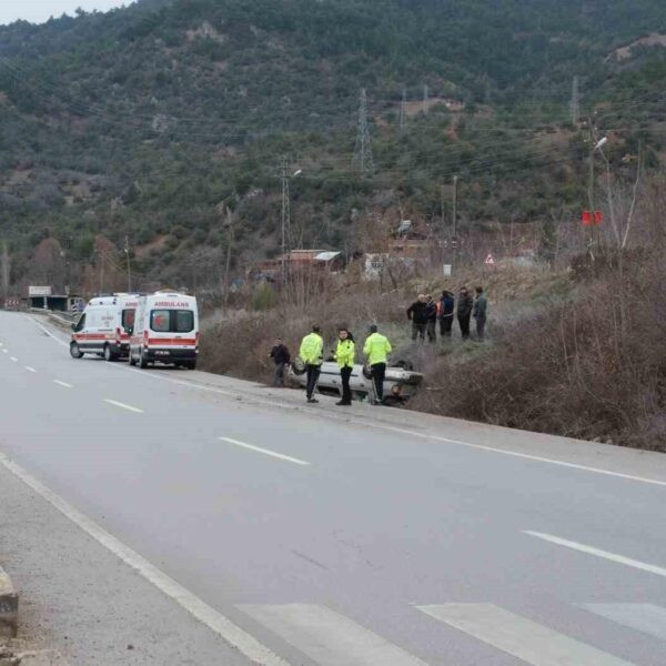 Mobil ambulansların kazayla ilgili müdahale ettiği görüntü