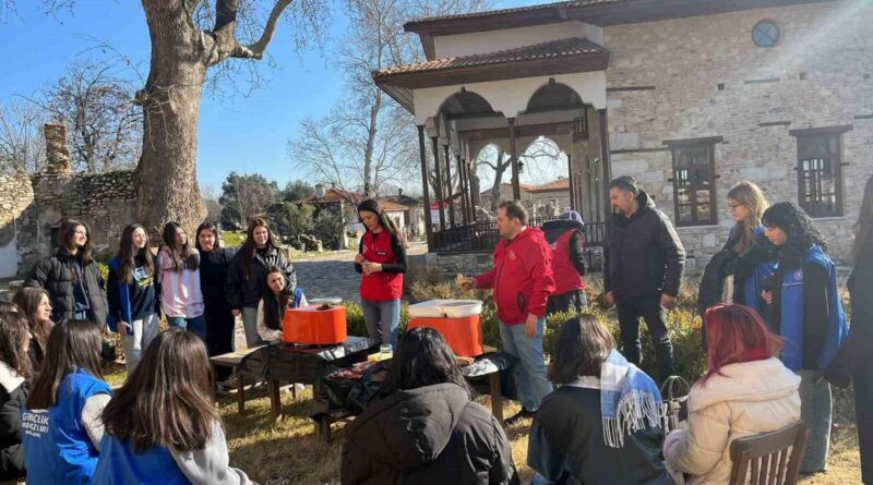 Muğla'da Stratonikeia Antik Kenti'nde Gençler Çömlekçiliğe Daldı 1