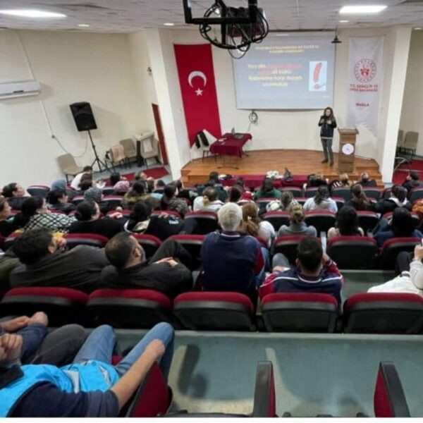 Muğla İl Emniyet Müdürlüğü personeli tarafından düzenlenen uyuşturucu farkındalık semineri-1