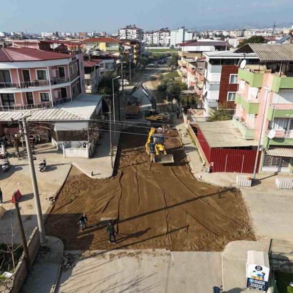 Nazilli Belediyesi ekiplerinin yol yenileme çalışmaları-1