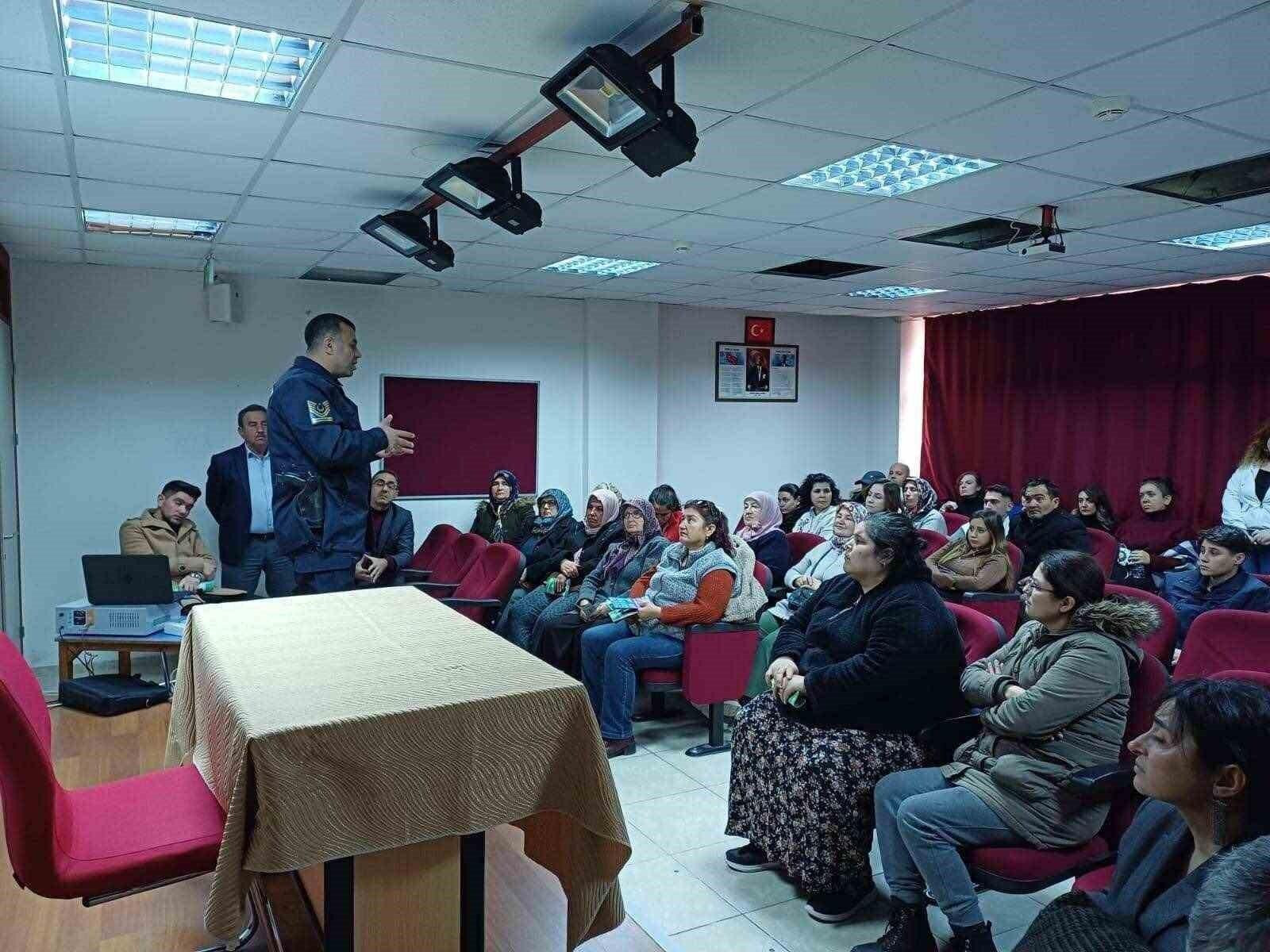 Nazilli’de Uyuşturucu Kullanımı Hakkında Bilgilendirme Etkinliği