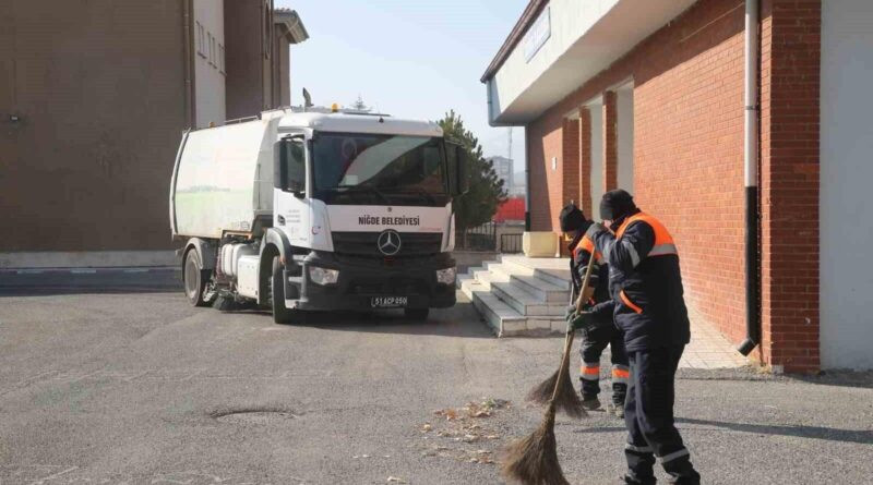 Niğde Belediyesi Okul Bahçelerini Temizleyerek Yeni Döneme Hazırladı 1