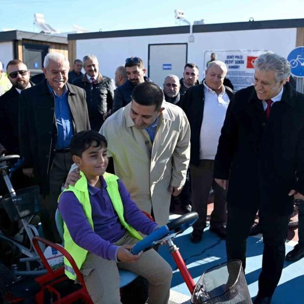 Öğrenciler Şehit Fethi Sekin Trafik ve Eğitim Parkı'nda trafik kurallarını öğreniyorlar.-3