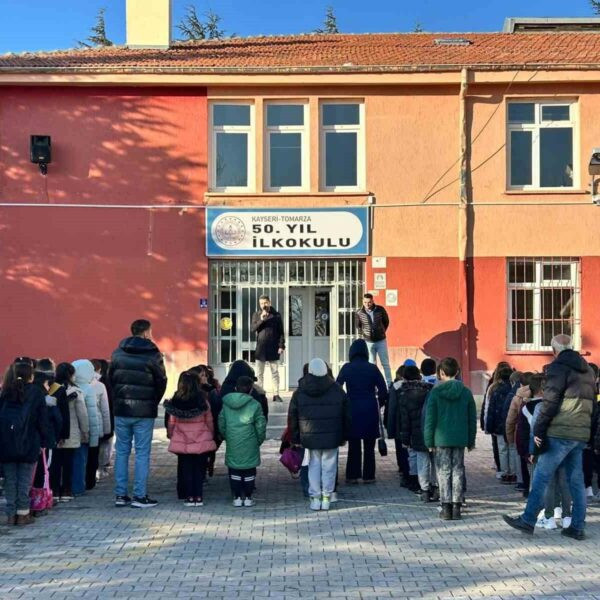 Öğrenciler Tomarza'daki bir okulda ders başı yaptı.-3