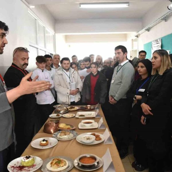 Öğrencilerin yaptığı yemekler jüri tarafından değerlendirildi-10