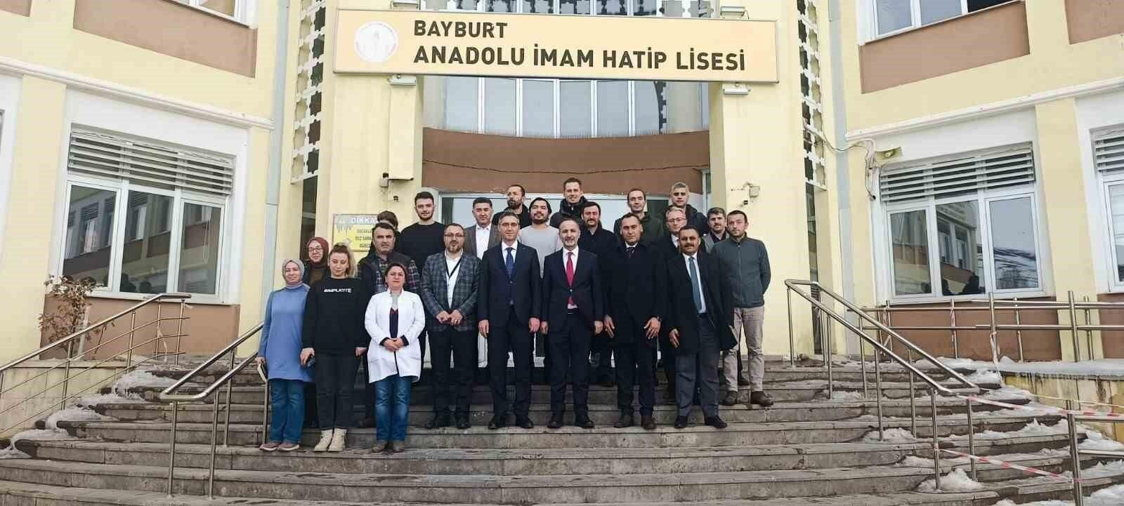 Oğuzhan Özkan Bayburt Anadolu İmam Hatip Lisesini Ziyaret Etti