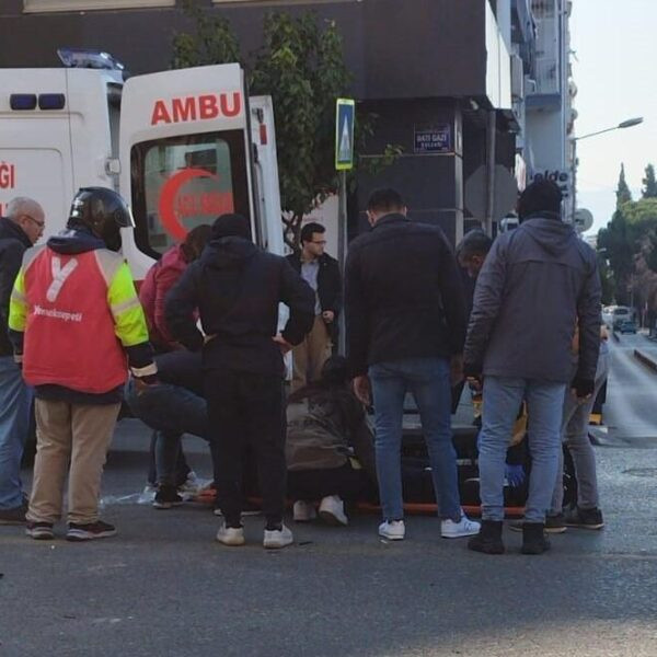 Olay yerine gelen sağlık ve polis ekipleri-3