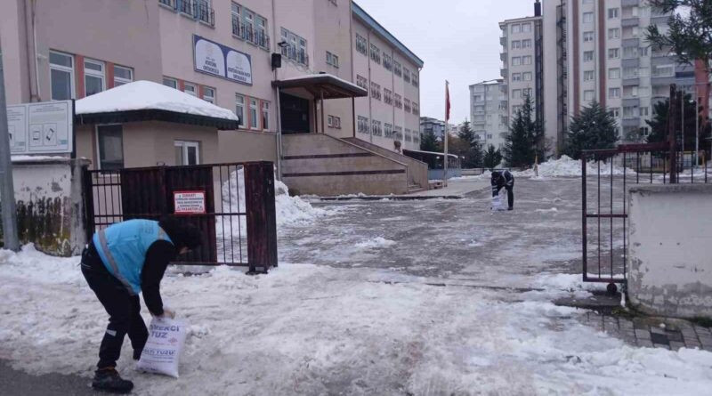 Ordu Ünye Belediyesi Okulları Karla Temizledi 8