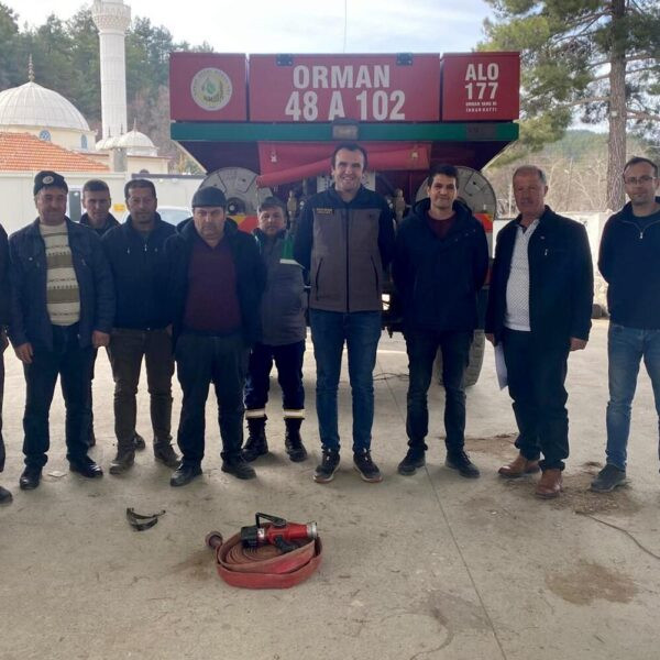 Orman yangınlarıyla mücadele konusunda bilgilendirme yapan uzmanlar-3