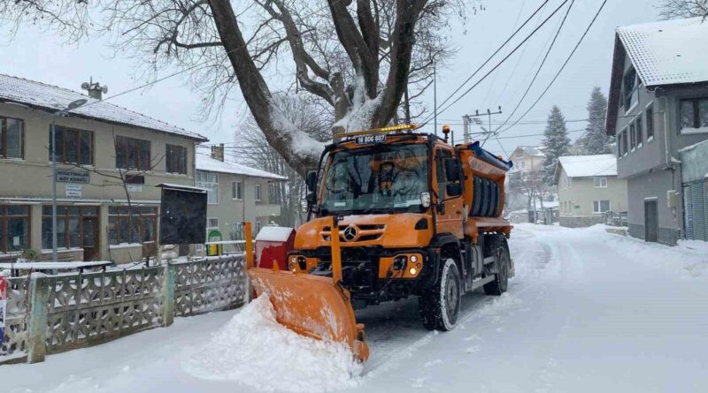 Osmangazi Belediyesi, Bursa'da Karla Kapalı Mahallelerin Ulaşımını Açtı 1