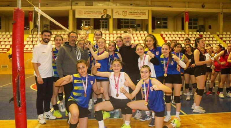 Özel İdare Spor Kulübü, Sivas'ta Yıldız Kızlar Voleybol İl Birinciliği'ni Kazandı 1