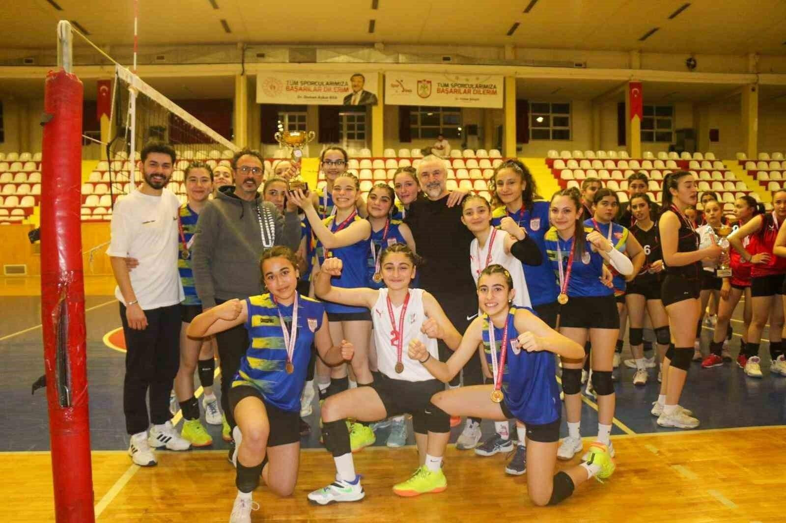 Özel İdare Spor Kulübü, Sivas’ta Yıldız Kızlar Voleybol İl Birinciliği’ni Kazandı