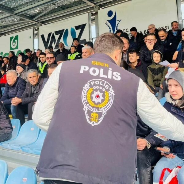 Polis ekiplerinin yasadışı bahis ve oltalama hakkında vatandaşlara bilgi vermesi-1