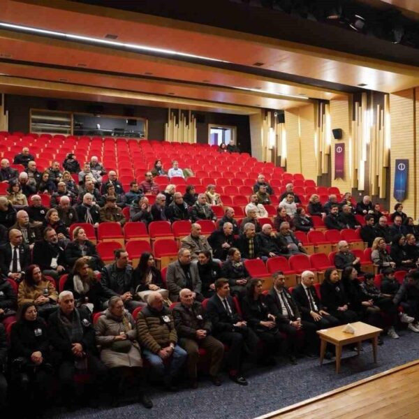 Prof. Dr. Fethi Heper'in anma töreninde konuşan Anadolu Üniversitesi İİBF Dekanı Prof. Dr. Elif Dağdemir.-2