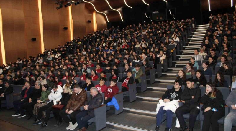 Prof. Dr. İsmail Hakkı Aydın, Çorlu'da Öğrencilerle 'Yapay Zeka ve İnsanlığın Geleceği' Konulu Söyleşi Yaptı 1