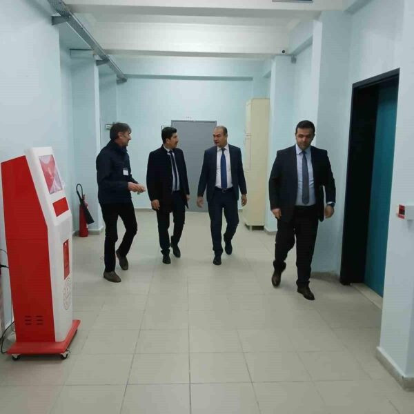Ramazan Hoşgeldi Köyceğiz'de öğretmenlerle görüşüyor