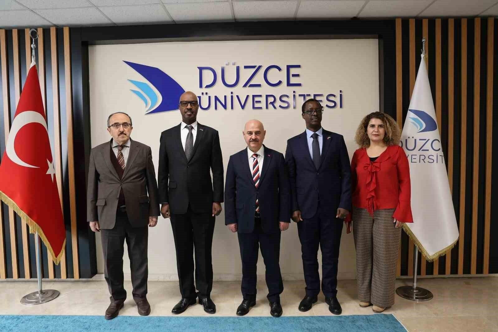 Ruanda Büyükelçisi Charles Kayonga Düzce Üniversitesi’ni Ziyaret Etti