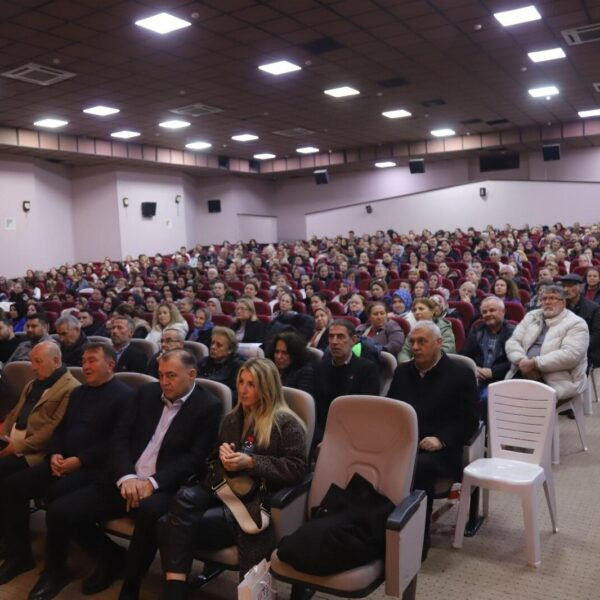 Rumeli komedisi oyuncuları sahnede-1