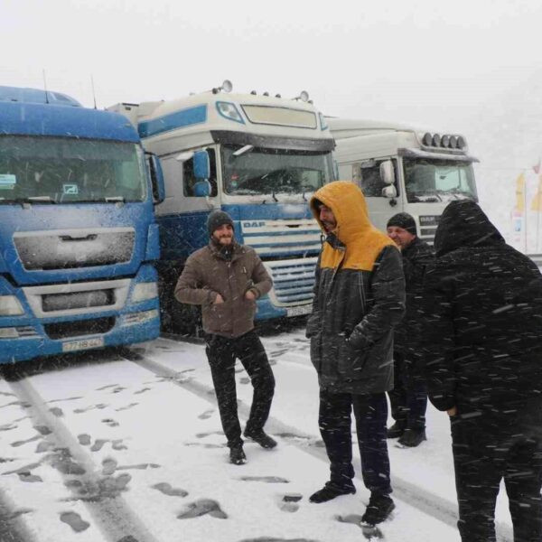 Sakaltutan ve Ahmediye Geçitlerinde Yoğun Kar Yağışı-1