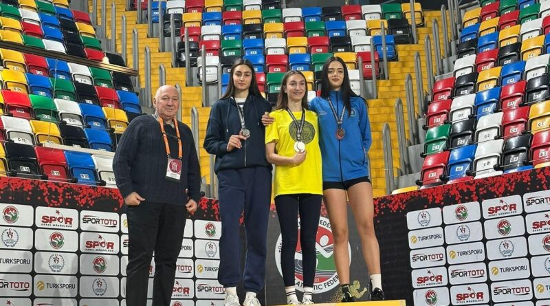 Sakarya Atletizm Sporcuları U18 Salon Türkiye Şampiyonası'nda 3 Madalya 1