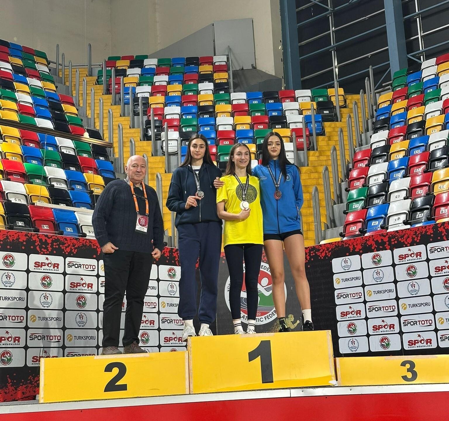 Sakarya Atletizm Sporcuları U18 Salon Türkiye Şampiyonası’nda 3 Madalya