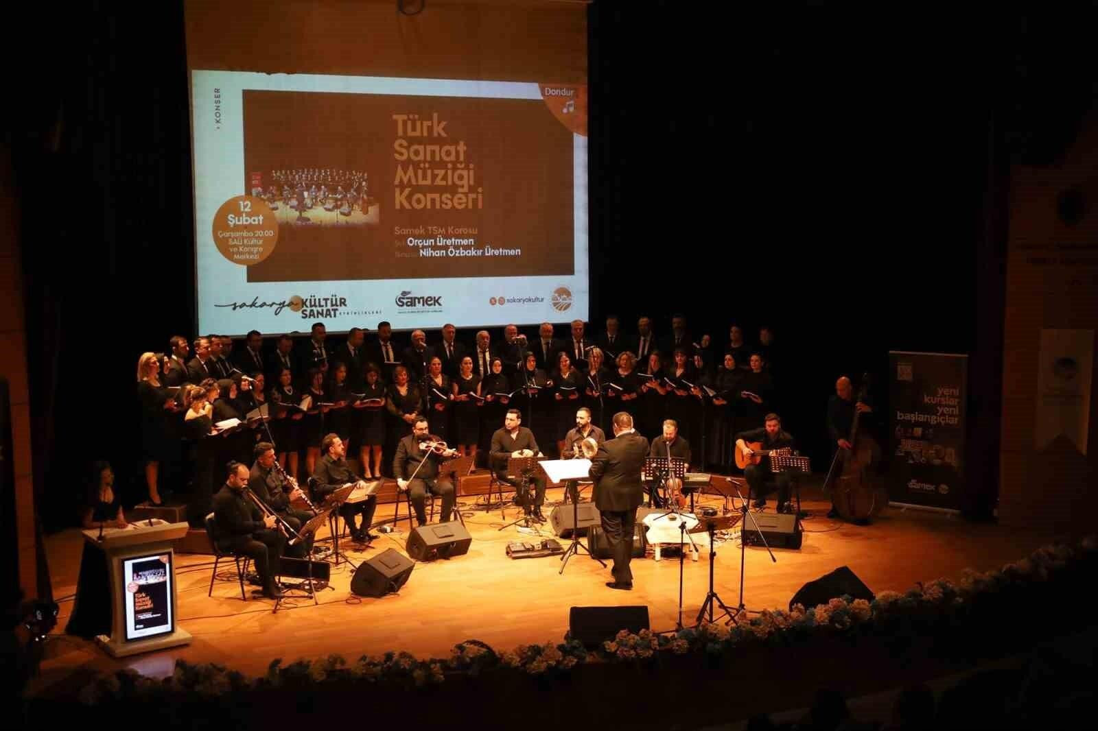 Sakarya’da SAMEK Türk Sanat Müziği Korosu, Unutulmaz Bir Konserle Müzik Severleri Şenlendirdi