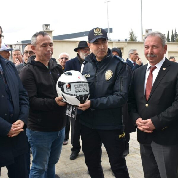 Salihli'de kask dağıtımı-2