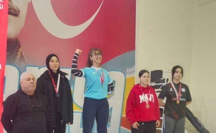 Salihli Hafsa Sultan Mesleki ve Teknik Anadolu Lisesi Öğrencileri Bilek Güreşi İl Birinciliğinde Şampiyon 1