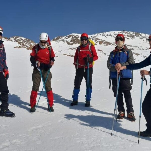 Sandras Dağı Çiçek Baba Zirvesi'nde toplanan doğaseverler-2