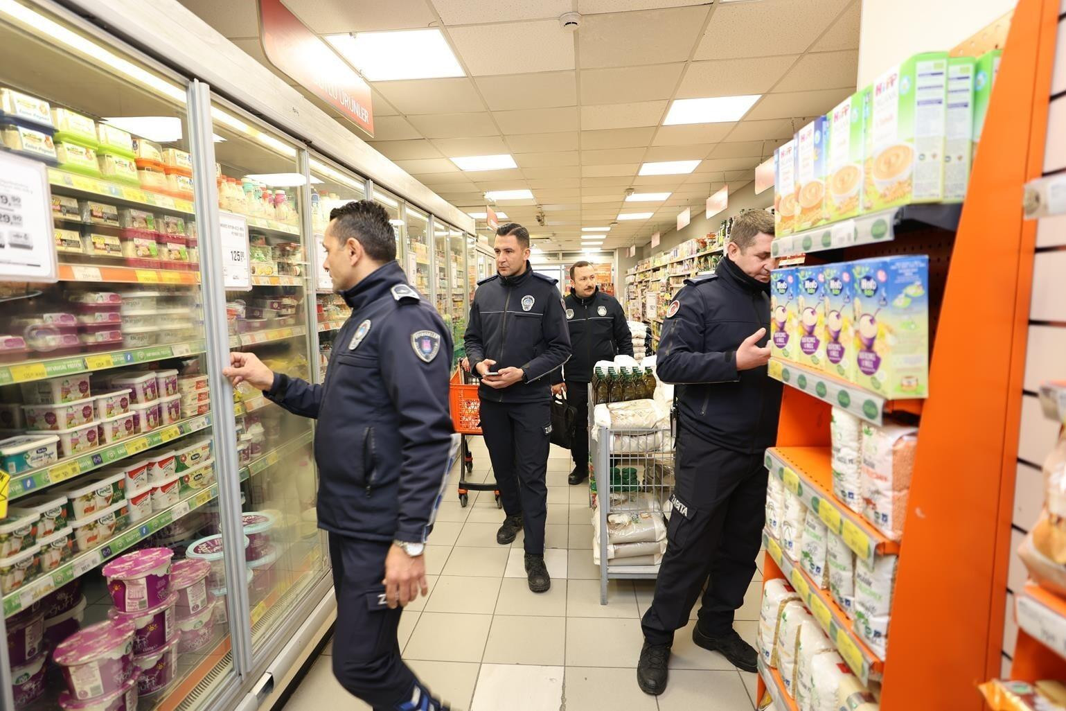 Şehzadeler Belediyesi, Marketlerde Geniş Kapsamlı Denetimlerle Vatandaşların Sağlığını ve Haklarını Koruyor