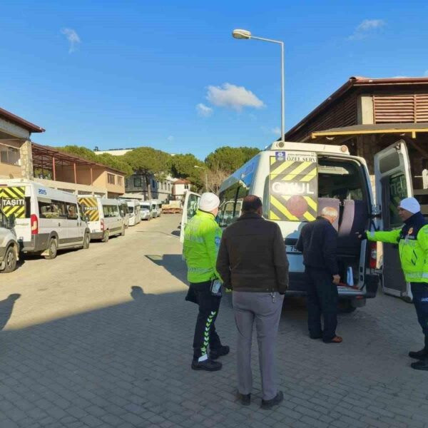 Servis şoförlerine güvenlik kuralları hakkında bilgilendirme yapılan bir denetim-2